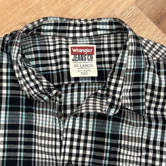 Wrangler | Plaid Button Down Shirt - Picture 2 of 5
